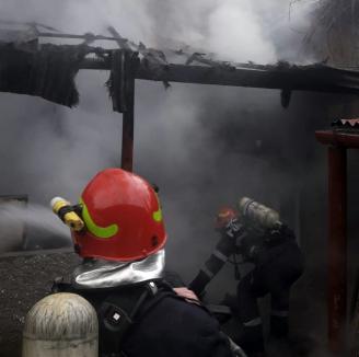 Incendiu în centrul Oradiei: O casă a luat foc, pe strada Ady Endre (FOTO)
