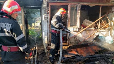 Incendiu în Aleşd: Anexa unei gospodării a fost cuprinsă de flăcări (FOTO)