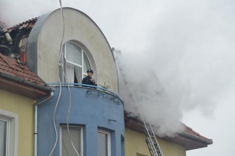 Incendiu la un bloc ANL din Sânmartin (FOTO/VIDEO)