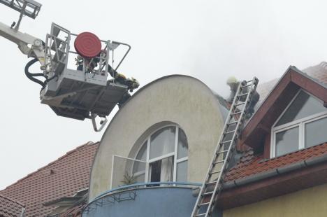 Incendiu la un bloc ANL din Sânmartin (FOTO/VIDEO)