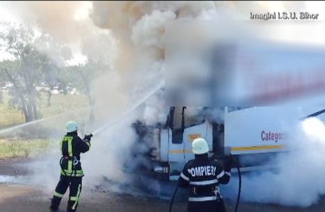 Incendiu la un TIR plin cu cereale, pe o şosea din Bihor. Pompierii erau întâmplător prin zonă
