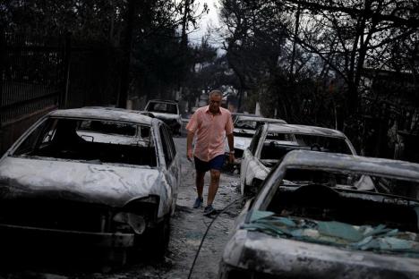 Grecia în flăcări: Cel puţin 60 de morţi şi zeci de răniţi, din cauza unor incendii scăpate de sub control (FOTO/VIDEO)