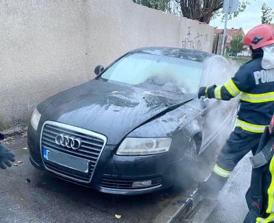 Audi în flăcări, în centrul Oradiei. Focul ar fi fost pus intenţionat