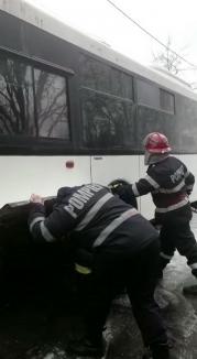 Un autobuz OTL a luat foc pe o stradă din Oradea (FOTO)