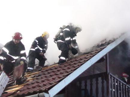Ziua şi incendiul: Pompierii avertizează asupra pericolului de foc din cauza coşurilor de fum