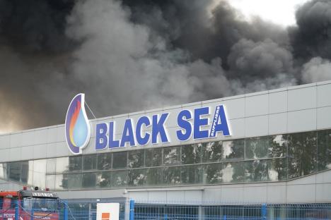 Prăpăd de la scântei: Detaliile incendiului care a mistuit depozitele companiilor Cargus şi Black Sea din Oradea. Cine e vinovatul? (FOTO/VIDEO)