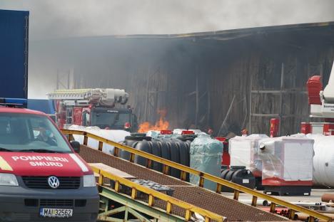 Prăpăd de la scântei: Detaliile incendiului care a mistuit depozitele companiilor Cargus şi Black Sea din Oradea. Cine e vinovatul? (FOTO/VIDEO)