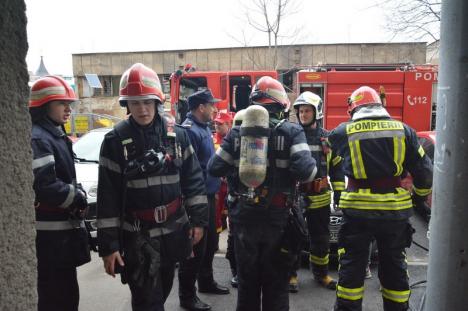 Incendiu la blocul Cicero din Oradea (FOTO / VIDEO)