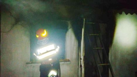 Atenţie la instalaţiile electrice! Incendiu într-o gospodărie din Bogei, izbucnit din cauza unei defecţiuni