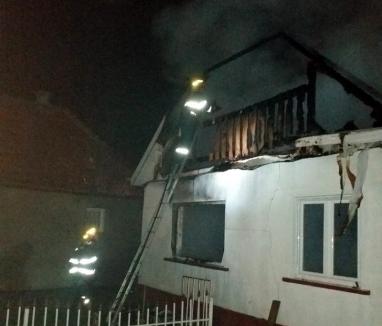 Pericolul din coşul de fum: O casă din satul Bogei a luat foc, din cauza unei defecţiuni la horn (FOTO)