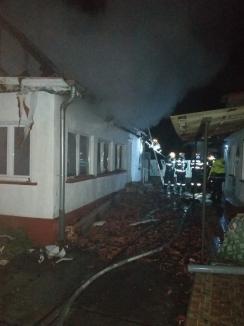 Pericolul din coşul de fum: O casă din satul Bogei a luat foc, din cauza unei defecţiuni la horn (FOTO)
