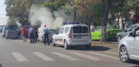 O maşină a luat foc pe Calea Aradului din Oradea (FOTO)