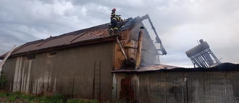 Incendiu puternic la o casă din Bihor. Recomandările pompierilor (FOTO/VIDEO)