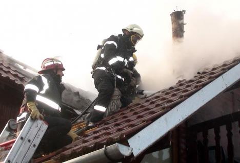 Atenţie la coşurile de fum! În 5 zile, pompierii bihoreni au stins 11 incendii pornite de la coşurile de fum