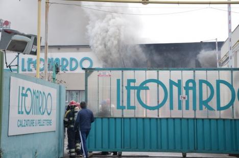 Incendiu la depozitul Leonardo din Oradea. Zece echipaje ISU au luptat cu flăcările (FOTO/VIDEO)