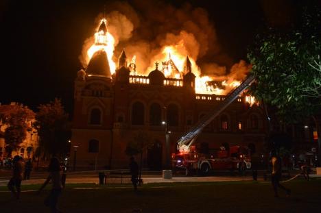 Imagini de coşmar cu incendiul catastrofal din centrul Oradiei (FOTO/VIDEO)