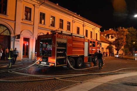 Imagini de coşmar cu incendiul catastrofal din centrul Oradiei (FOTO/VIDEO)