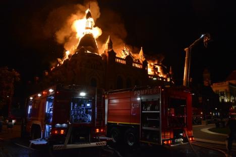 Imagini de coşmar cu incendiul catastrofal din centrul Oradiei (FOTO/VIDEO)