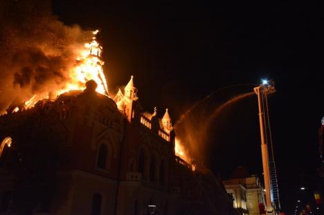 Imagini de coşmar cu incendiul catastrofal din centrul Oradiei (FOTO/VIDEO)