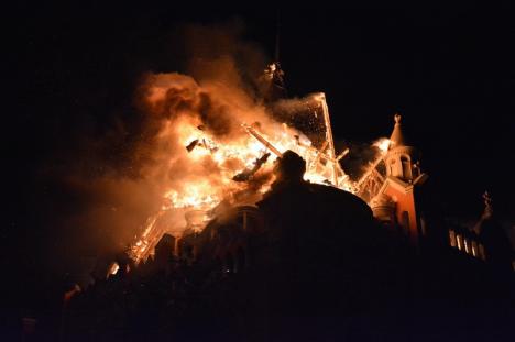 Imagini de coşmar cu incendiul catastrofal din centrul Oradiei (FOTO/VIDEO)