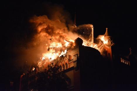 Imagini de coşmar cu incendiul catastrofal din centrul Oradiei (FOTO/VIDEO)