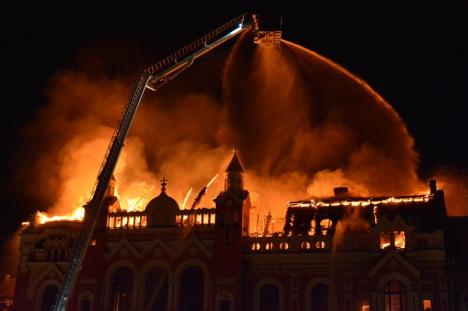 Imagini de coşmar cu incendiul catastrofal din centrul Oradiei (FOTO/VIDEO)