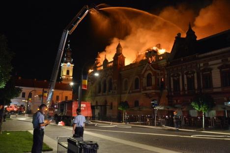 Imagini de coşmar cu incendiul catastrofal din centrul Oradiei (FOTO/VIDEO)