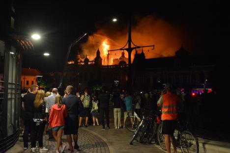 Imagini de coşmar cu incendiul catastrofal din centrul Oradiei (FOTO/VIDEO)