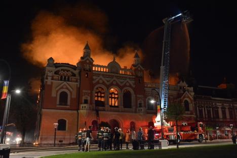 Imagini de coşmar cu incendiul catastrofal din centrul Oradiei (FOTO/VIDEO)