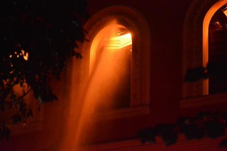 Imagini de coşmar cu incendiul catastrofal din centrul Oradiei (FOTO/VIDEO)