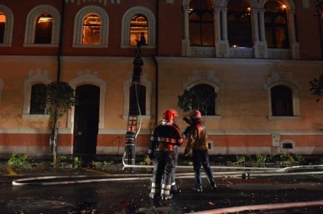 Imagini de coşmar cu incendiul catastrofal din centrul Oradiei (FOTO/VIDEO)