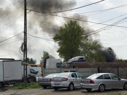 Incendiu puternic la un depozit de cherestea de pe strada Ogorului: A ars o hală întreagă, utilaje și cherestea! (FOTO / VIDEO)