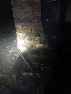 Incendiu violent, la o casă din satul Fânaţe. Focul a pornit de la cea mai frecventă cauză pentru incendii pe timpul iernii (FOTO / VIDEO)