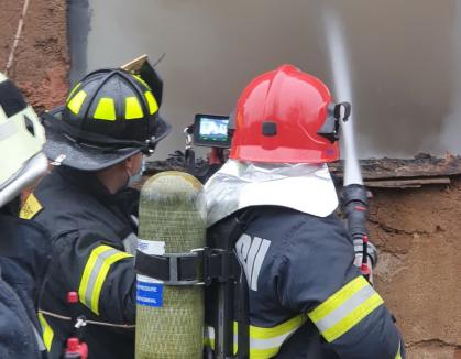 Incendiu pornit de la un televizor în comuna Tarcea. Sfaturile pompierilor ISU Crişana