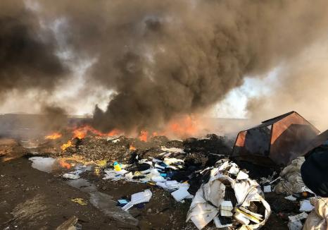 Incendiu în Oradea: Au ars deşeuri plastice în cartierul Nufărul