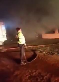 Casă distrusă în comuna Girişu de Criş, în urma unui incendiu provocat de un coș de fum (FOTO/VIDEO)