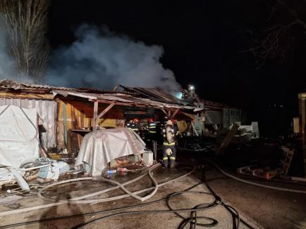 Incendiu în Oradea: un atelier de tâmplărie a fost cuprins de flăcări