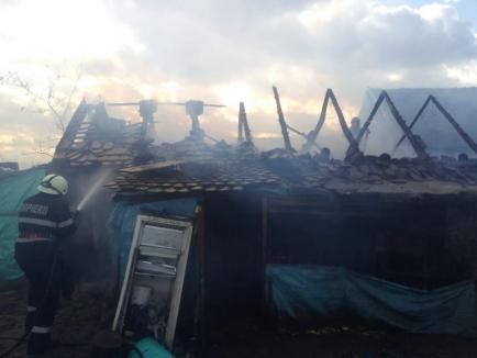 Incendii în Bihor: O casă şi două magazii din Tileagd şi Homorog s-au făcut scrum (FOTO)
