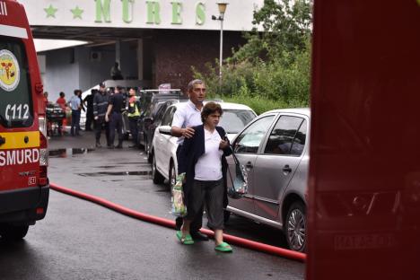 Incendiul de la Hotel Mureș: A fost activat planul roșu. Sunt 14 victime care au suferit intoxicații cu fum, atacuri de panică și puseuri hipertensive (FOTO/VIDEO)