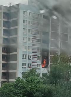Incendiu violent la Hotel Mureș din Băile Felix: mai mulți turiști s-au autoevacuat coborând pe scările de incendiu (FOTO/VIDEO)