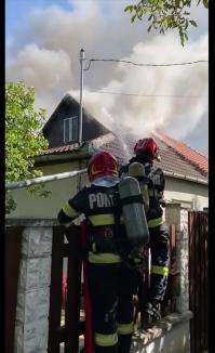 Incendiu în Oradea: A ars acoperișul unei case de pe strada Johann Strauss (FOTO)