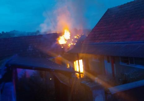 Un tânăr de 27 de ani din Bihor a murit carbonizat în propria casă (FOTO)