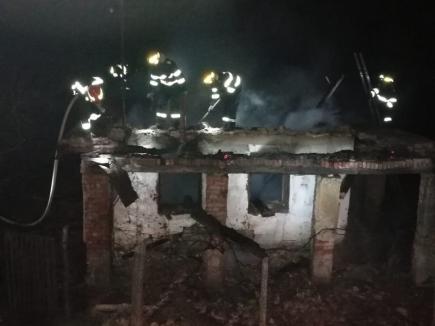 Pompierii bihoreni trag alarma: În şapte zile, o persoană a murit şi alte două au fost rănite, în urma unor incendii (FOTO)