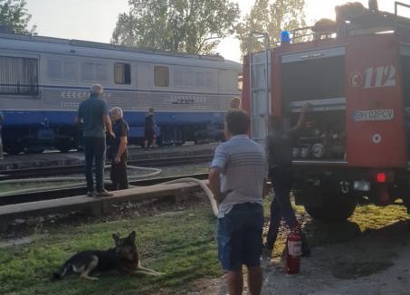 Incendiu la o locomotivă, în gara din Vadu Crișului (FOTO)