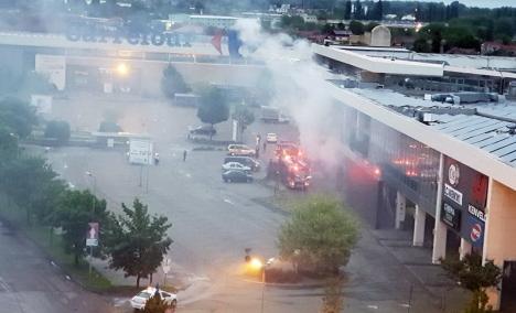 Incendiu, luni dimineaţa, în Oradea, la Lotus Center. Află de la ce a pornit! (FOTO / VIDEO)