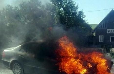 Mercedes în flăcări, pe DN 1, în Borozel (FOTO)