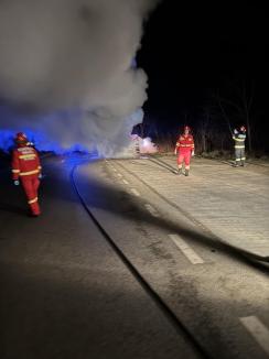 Mașina preotului Ciprian Mega a luat foc și a ars în totalitate! Ce spune acesta despre eveniment și ce au constatat Poliția și pompierii (FOTO)