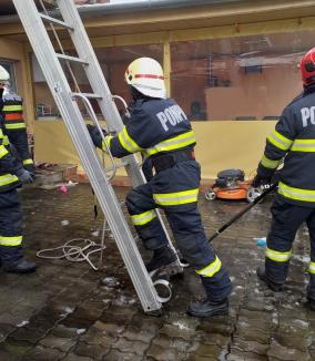 Incendiu la o vilă din Oradea. Pompierii avertizează, din nou, că erorile de construcție sau montaj pot fi costisitoare (VIDEO)