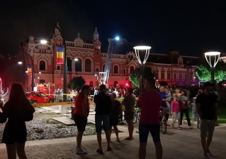 ISU Crişana: Incendiul de la Episcopia Greco-Catolică a fost lichidat, pompierii au reuşit să împiedice propagarea la parter şi în vecini (FOTO)