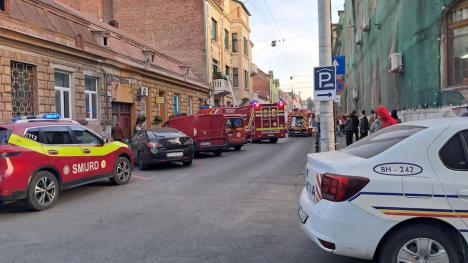 Incendiu în centrul Oradiei. Un apartament a fost cuprins de flăcări (FOTO/VIDEO)